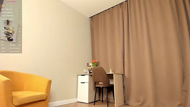 TaiteFairfield online show from 12/02/25, 06:41