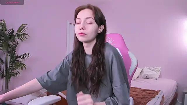 Snapshot of Skelerata chatting on 10/13/25, 01:05 Skelerata online show from 10/13/25, 01:05