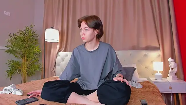 Snapshot of Skelerata chatting on 10/24/25, 01:03 Skelerata online show from 10/24/25, 01:03