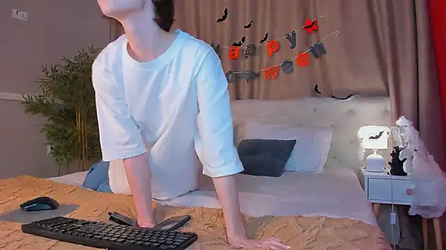 Snapshot of Skelerata chatting on 10/25/25, 01:13 Skelerata online show from 10/25/25, 01:13