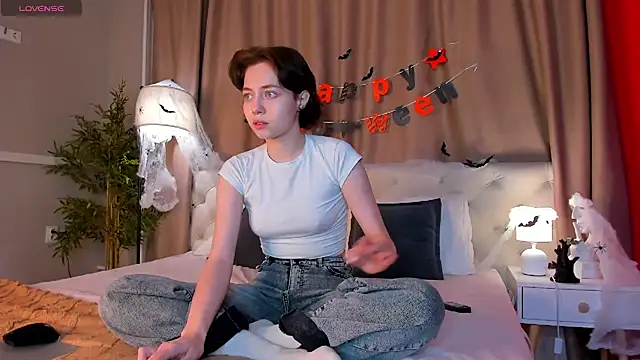 Snapshot of Skelerata chatting on 10/26/25, 01:11 Skelerata online show from 10/26/25, 01:11