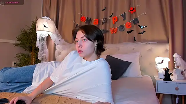 Snapshot of Skelerata chatting on 10/29/25, 01:19 Skelerata online show from 10/29/25, 01:19