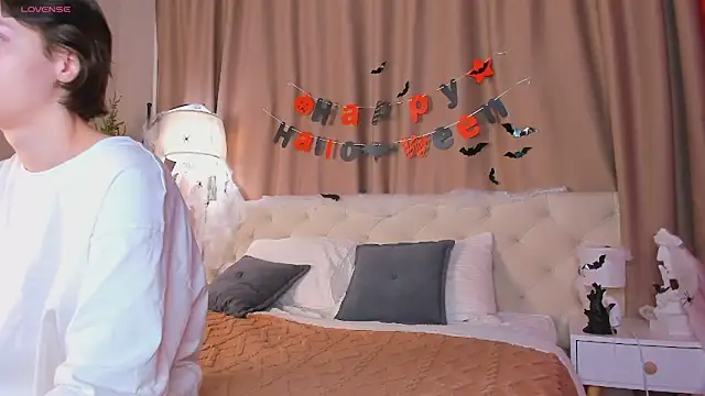 Snapshot of Skelerata chatting on 10/30/25, 01:18 Skelerata online show from 10/30/25, 01:18