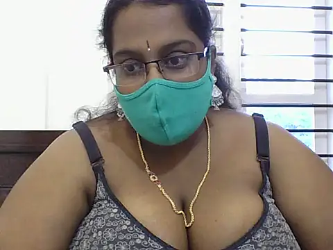 Reena-gowda online show from 09/25/25, 02:37