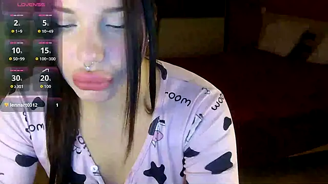 Snapshot of Cassie_Pinkkk chatting on 10/25/25, 01:18 Cassie Pinkkk online show from 10/25/25, 01:18