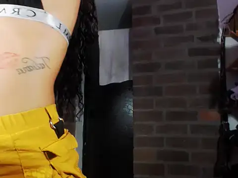 Snapshot of beautiful_taty chatting on 09/27/25, 03:22 beautiful taty online show from 09/27/25, 03:22