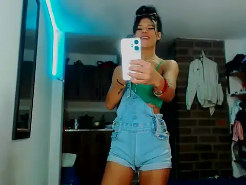 Snapshot of beautiful_taty chatting on 10/03/25, 08:17 beautiful taty online show from 10/03/25, 08:17