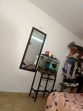 Snapshot of beautiful_taty chatting on 11/24/25, 04:01 beautiful taty online show from 11/24/25, 04:01