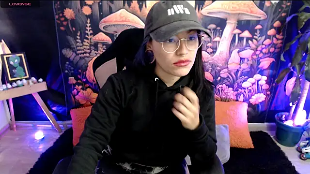 Snapshot of LunaBunny8 chatting on 11/06/25, 03:13 LunaBunny8 online show from 11/06/25, 03:13