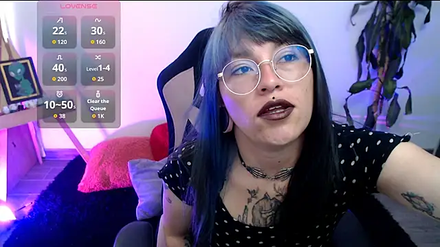 Snapshot of LunaBunny8 chatting on 11/24/25, 02:06 LunaBunny8 online show from 11/24/25, 02:06