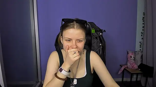 Snapshot of foxy_tease_ chatting on 09/30/25, 07:30 foxy tease online show from 09/30/25, 07:30