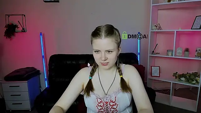 Snapshot of foxy_tease_ chatting on 11/16/25, 01:28 foxy tease online show from 11/16/25, 01:28