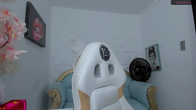 eimy skinny  online show from 10/31/25, 11:22