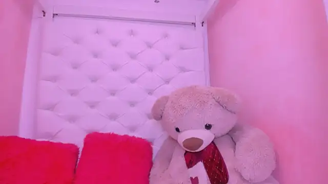 Snapshot of eimy_skinny_ chatting on 06/01/26, 01:46 eimy skinny online show from 06/01/26, 01:46