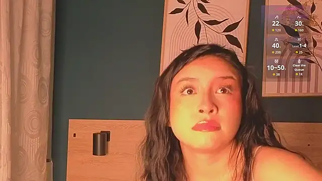 Snapshot of SarahMiler_ chatting on 09/10/25, 11:43 SarahMiler  online show from 09/10/25, 11:43