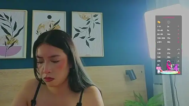 Snapshot of SarahMiler_ chatting on 10/02/25, 12:23 SarahMiler  online show from 10/02/25, 12:23