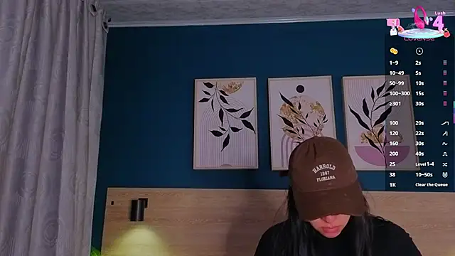 Snapshot of SarahMiler_ chatting on 10/08/25, 11:52 SarahMiler  online show from 10/08/25, 11:52