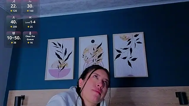 Snapshot of SarahMiler_ chatting on 10/22/25, 11:43 SarahMiler  online show from 10/22/25, 11:43