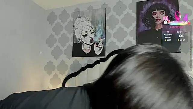 Snapshot of SarahMiler_ chatting on 10/27/25, 08:02 SarahMiler  online show from 10/27/25, 08:02