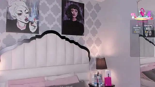 Snapshot of SarahMiler_ chatting on 10/28/25, 07:49 SarahMiler  online show from 10/28/25, 07:49