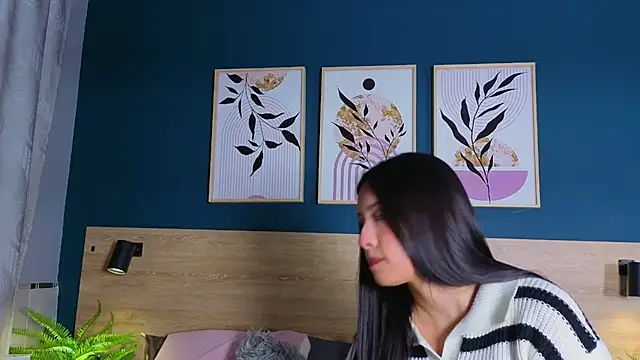 SarahMiler  online show from 11/17/25, 07:41