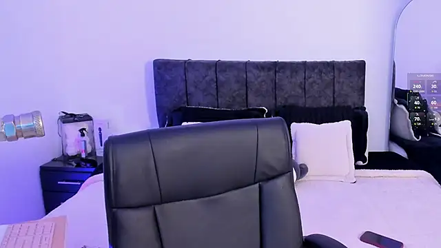 Taylormaxwell online show from 04/18/26, 08:31