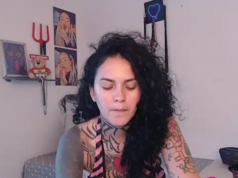 Snapshot of Sofia_May chatting on 04/18/26, 08:09 Sofia May online show from 04/18/26, 08:09