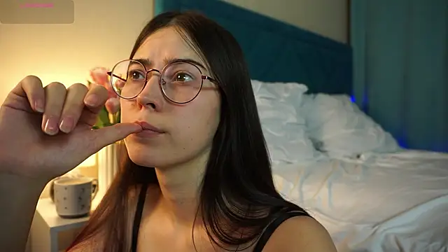 ywixos online show from 11/04/25, 02:49