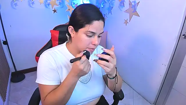 Snapshot of lucia_ht chatting on 10/09/25, 12:41 lucia ht online show from 10/09/25, 12:41