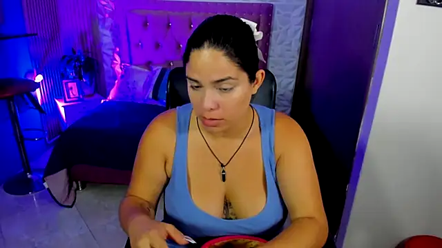 Snapshot of lucia_ht chatting on 10/10/25, 01:26 lucia ht online show from 10/10/25, 01:26