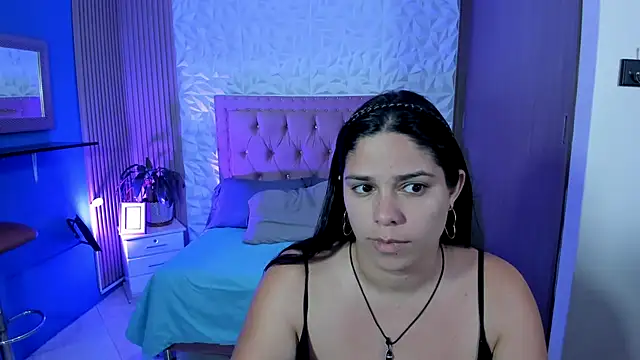 Snapshot of lucia_ht chatting on 10/31/25, 05:19 lucia ht online show from 10/31/25, 05:19