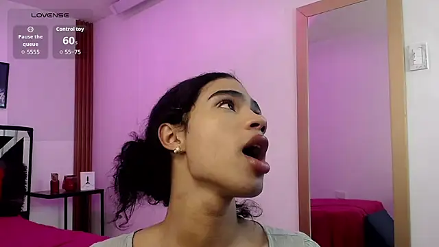 Snapshot of FELINEXOXO chatting on 09/25/25, 12:09 FELINEXOXO online show from 09/25/25, 12:09