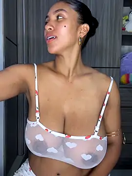 Snapshot of Mia_sweet80 chatting on 09/23/25, 02:36 Mia sweet80 online show from 09/23/25, 02:36