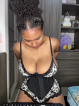 Snapshot of Mia_sweet80 chatting on 10/18/25, 02:58 Mia sweet80 online show from 10/18/25, 02:58