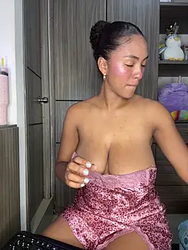 Snapshot of Mia_sweet80 chatting on 10/20/25, 03:29 Mia sweet80 online show from 10/20/25, 03:29