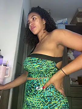 Snapshot of Mia_sweet80 chatting on 10/28/25, 03:10 Mia sweet80 online show from 10/28/25, 03:10