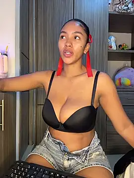 Snapshot of Mia_sweet80 chatting on 11/11/25, 03:17 Mia sweet80 online show from 11/11/25, 03:17