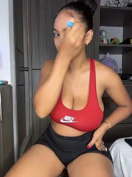 Snapshot of Mia_sweet80 chatting on 11/13/25, 04:00 Mia sweet80 online show from 11/13/25, 04:00