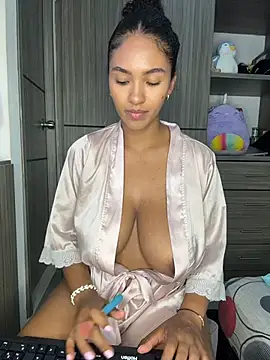 Snapshot of Mia_sweet80 chatting on 11/30/25, 04:16 Mia sweet80 online show from 11/30/25, 04:16