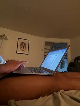 Snapshot of latina-pene chatting on 10/13/25, 08:09 latina-pene online show from 10/13/25, 08:09