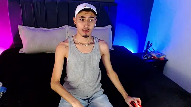 Snapshot of Toyboy_richard chatting on 07/14/26, 10:21 Toyboy richard online show from 07/14/26, 10:21