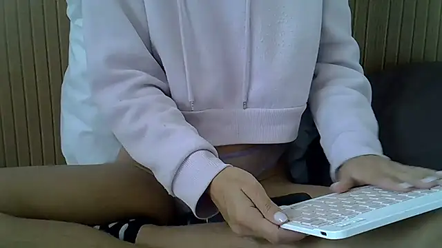 AnaLuxJulia online show from 04/14/26, 02:34