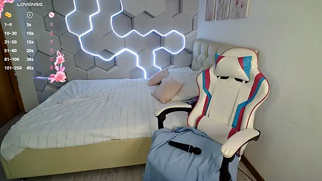 Snapshot of aliicemeow chatting on 07/08/26, 03:44 aliicemeow online show from 07/08/26, 03:44