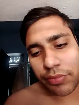 Snapshot of Desirock001 chatting on 11/08/25, 11:32 Desirock001 online show from 11/08/25, 11:32