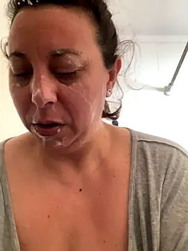 Snapshot of LupeLok chatting on 09/30/25, 11:37 LupeLok online show from 09/30/25, 11:37