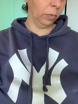 Snapshot of LupeLok chatting on 10/07/25, 03:53 LupeLok online show from 10/07/25, 03:53