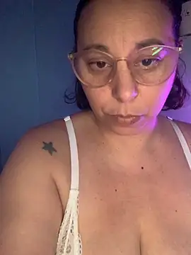 Snapshot of LupeLok chatting on 10/11/25, 10:30 LupeLok online show from 10/11/25, 10:30