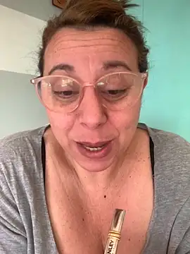 Snapshot of LupeLok chatting on 10/29/25, 03:47 LupeLok online show from 10/29/25, 03:47