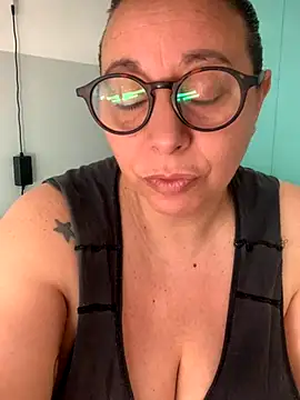 Snapshot of LupeLok chatting on 11/03/25, 03:13 LupeLok online show from 11/03/25, 03:13