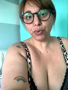 Snapshot of LupeLok chatting on 11/04/25, 05:12 LupeLok online show from 11/04/25, 05:12